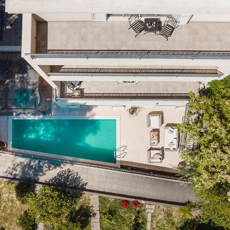 Front In * 斯普利特