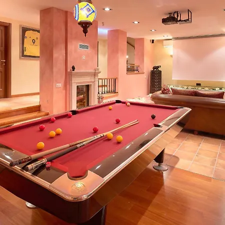 Front In بيت للعطل *