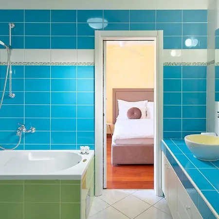 بيت للعطل Front In سبليت