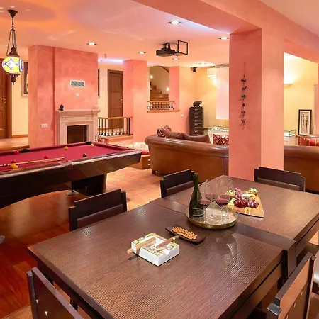 Front In بيت للعطل سبليت