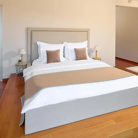 بيت للعطل Front In