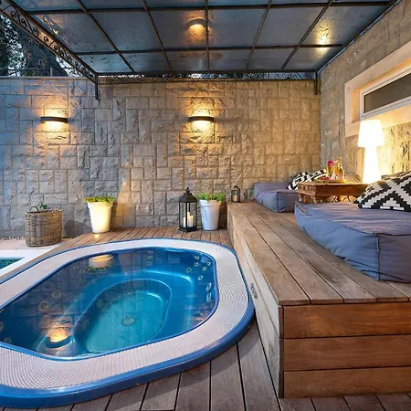 بيت للعطل Front In *