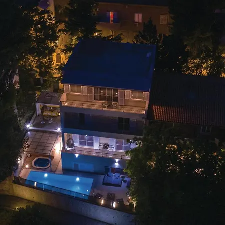 بيت للعطل Front In سبليت